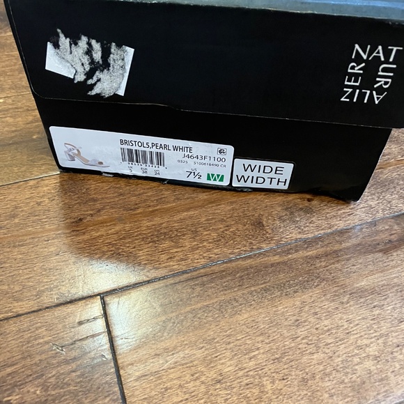 Naturalizer Bristol Sandal in pearl White - Picture 5 of 5